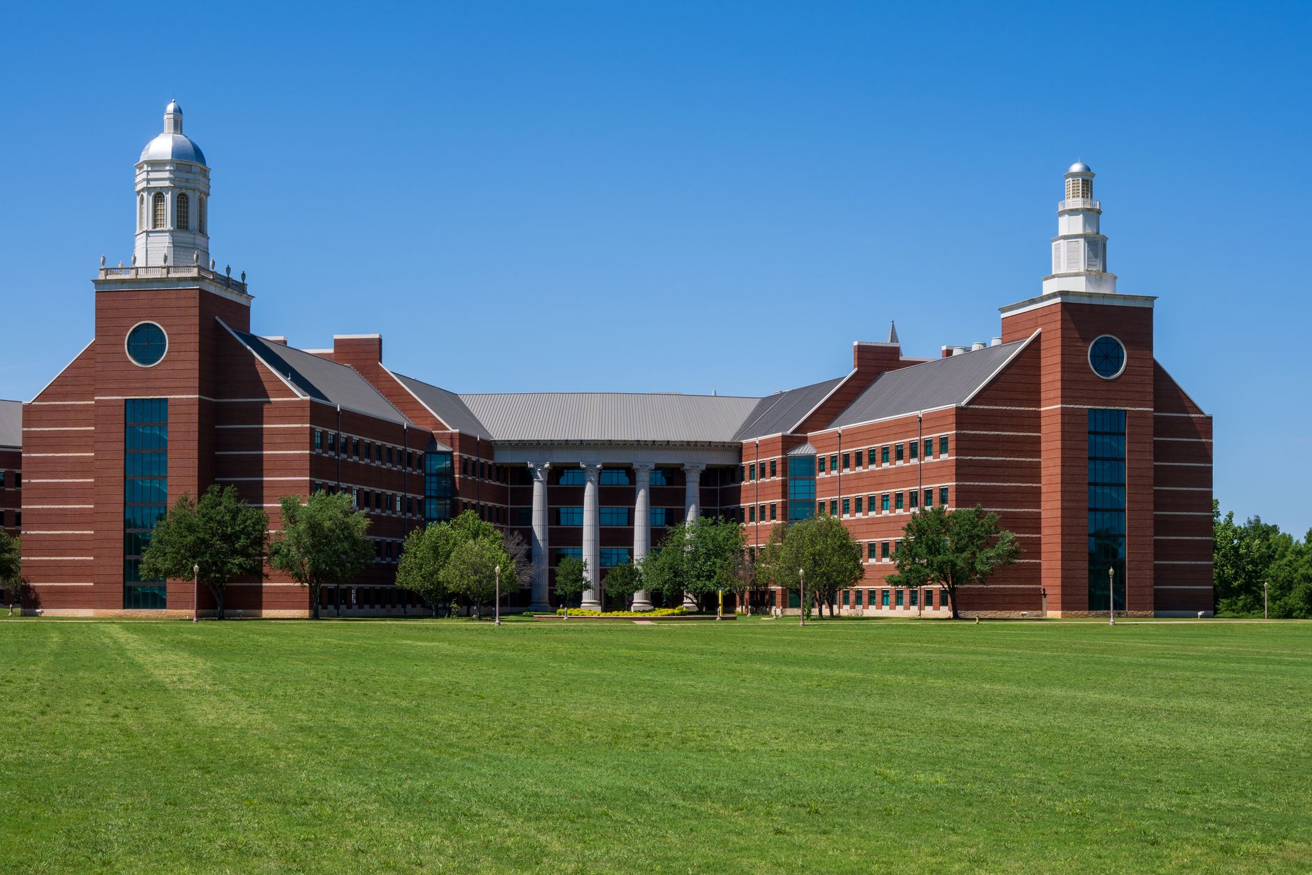 The Bill Daniel Student Center at Baylor University with clear blue sky.